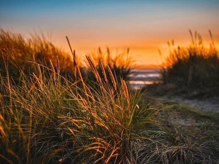 Kleines Strandhotel Ниндорф Экстерьер фото